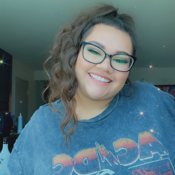 !!Meet Your Posher!! - Picture 2 of 5